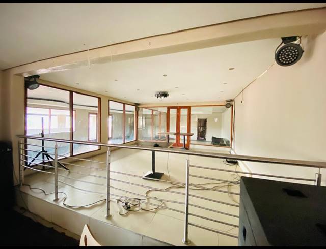 243M² BUSINESS FOR SALE IN KANYAMAZANE